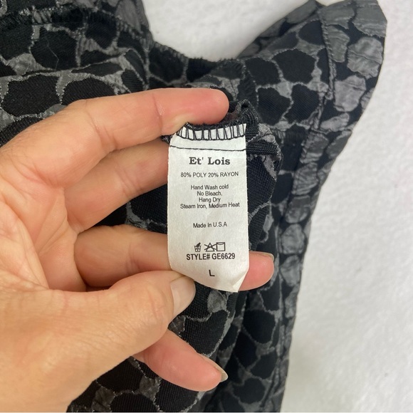 Et Lois artsy bubble colorblock big button top. Size Large - Picture 11 of 11